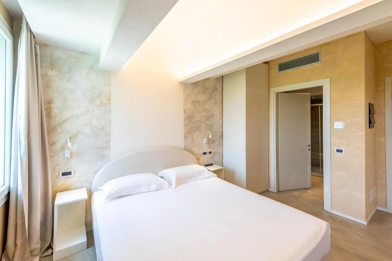 Hotel Villa I Pini マーロ エクステリア 写真