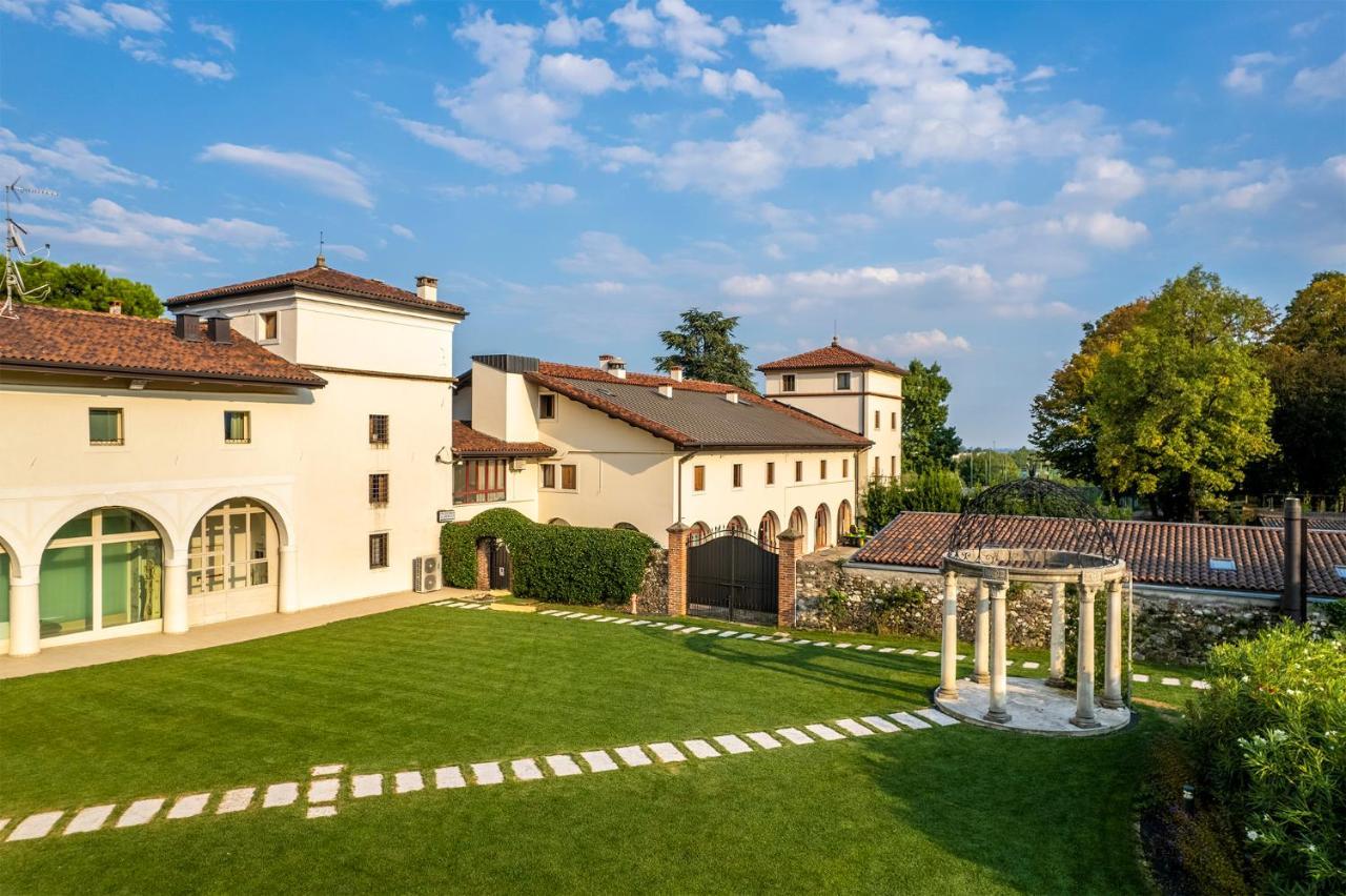 Hotel Villa I Pini マーロ エクステリア 写真