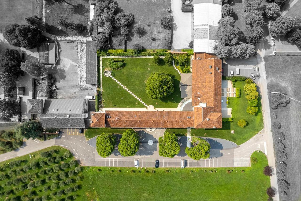 Hotel Villa I Pini マーロ エクステリア 写真