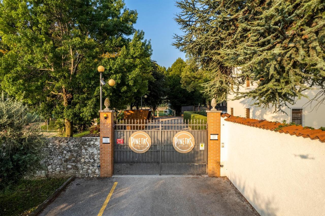 Hotel Villa I Pini マーロ エクステリア 写真