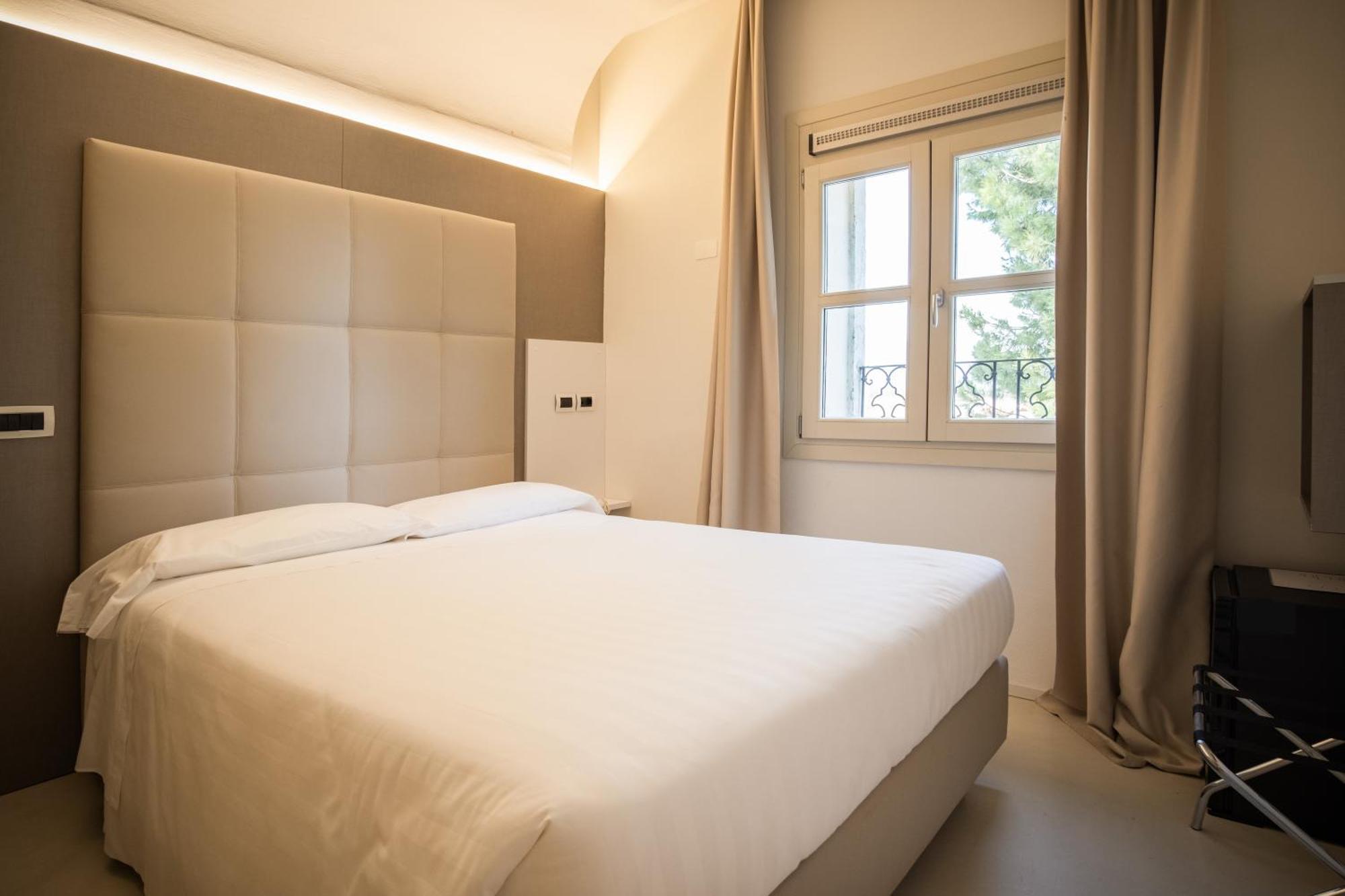 Hotel Villa I Pini マーロ エクステリア 写真